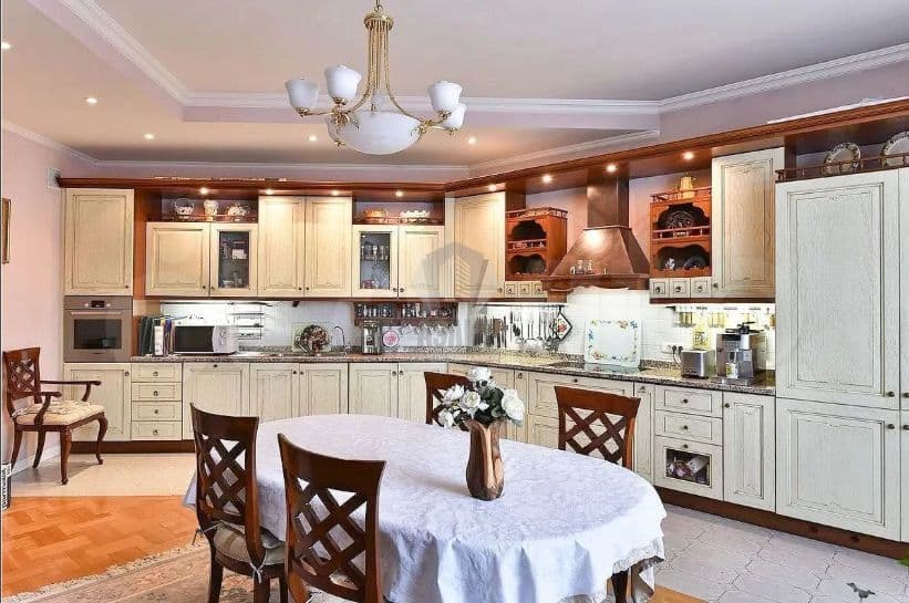 4-к. квартира, 228 м², 6/7 эт.