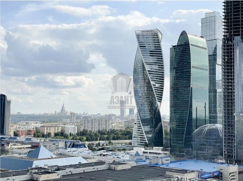 4-к. квартира, 114 м², 16/20 эт.