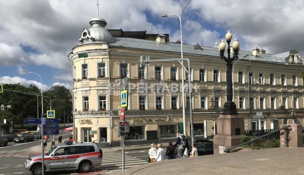 Торговая площадь Гоголевский б-р, д 3